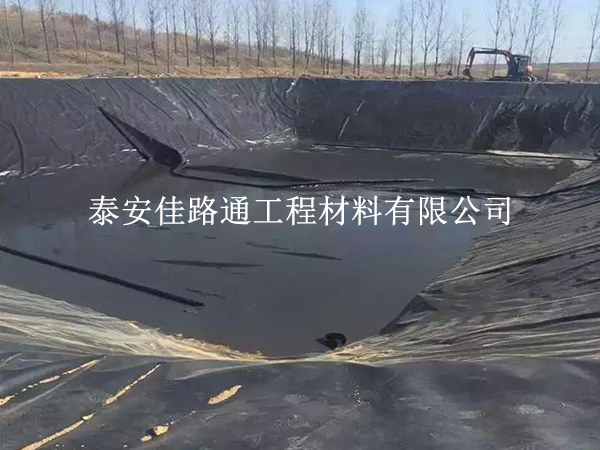 垃圾填埋場防滲膜鋪設(shè):不可或缺的準備工作 垃圾填埋場防滲膜鋪設(shè):不可或缺的準備工作